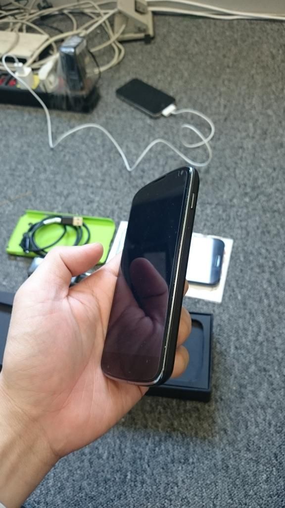 LG Nexus 4 8g or Gl iphone 5 - 1