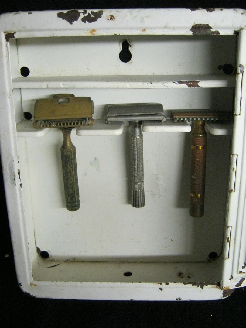 Vintage Tiny Medicine/Shaving Safetee w/ Razors 72212 eBay