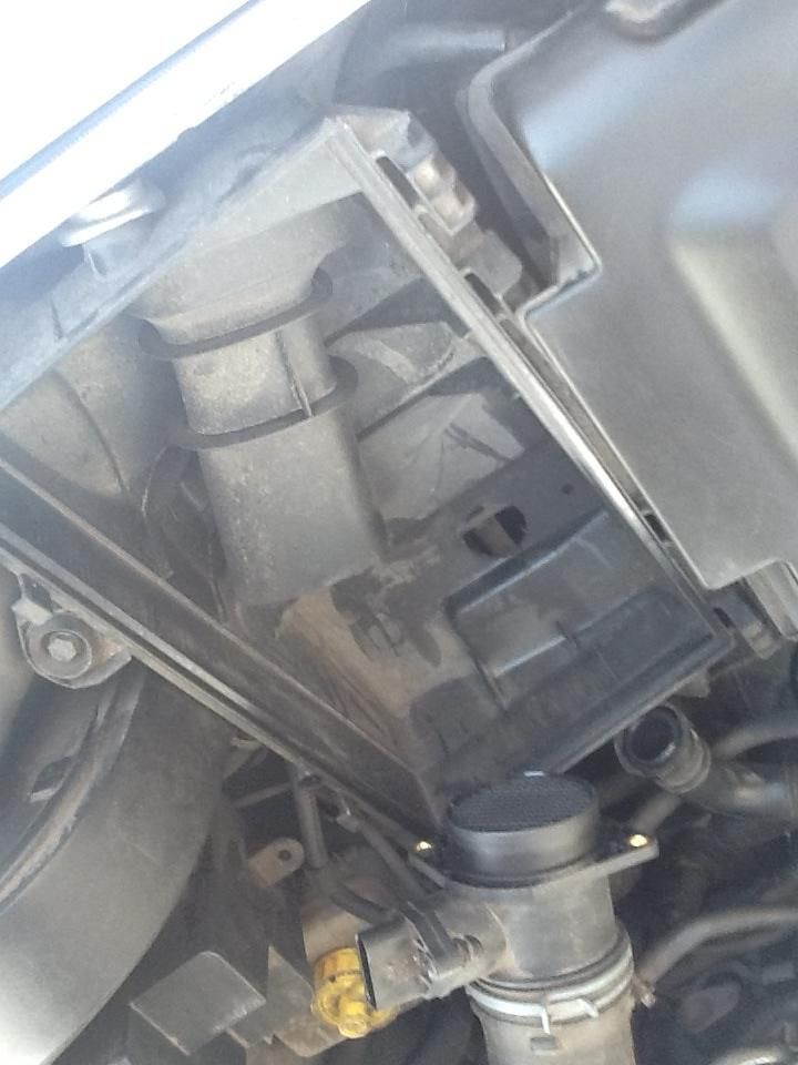 Hole in air intake box? VW Vortex Volkswagen Forum