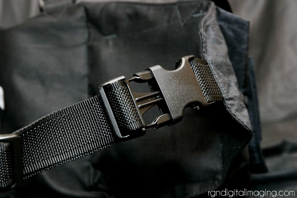 IMAGE: http://i1230.photobucket.com/albums/ee492/rgndi/newswear/20110119_newswear_010.jpg