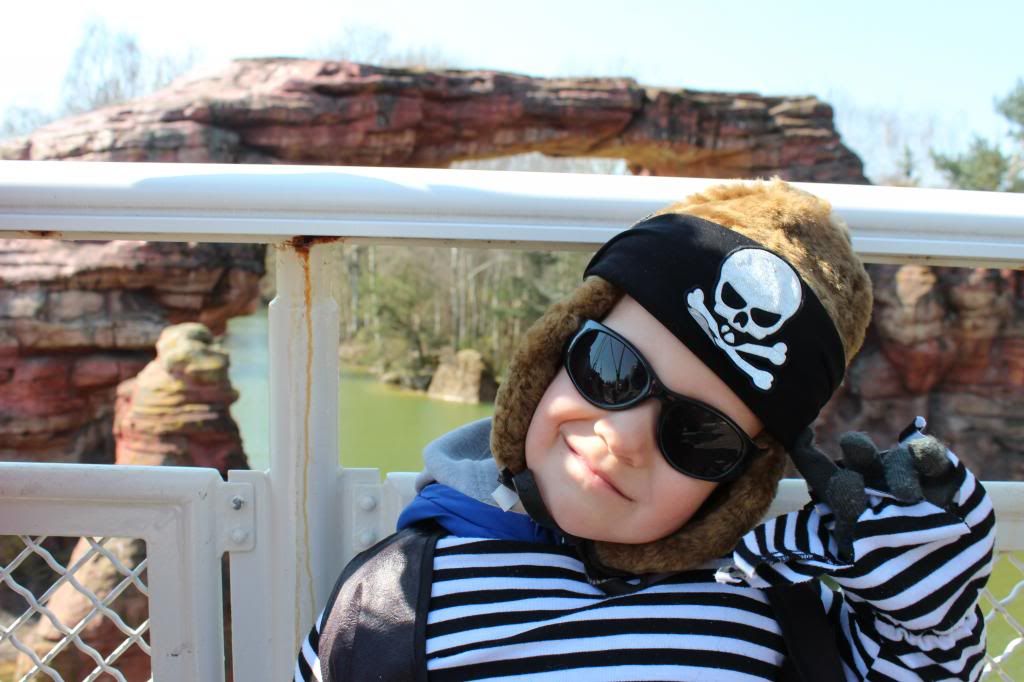 Disneyland Riverboat Teddy pirate