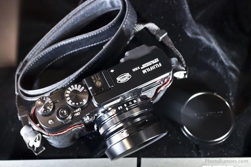 Fujifilm-X-100-black-limited-edition-camera-3.jpg