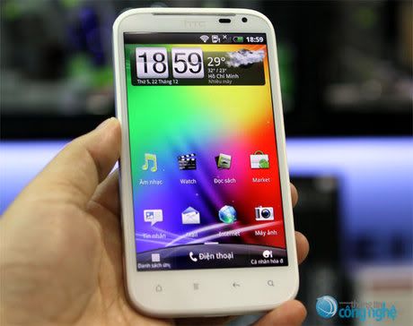 htc-sensation-xl-unbox_12.jpg