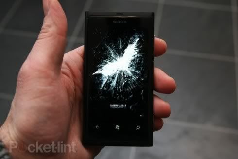 nokia-lumia-800-batman-edition-pictures-4.jpg