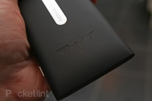 nokia-lumia-800-batman-edition-pictures-8.jpg