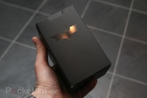 nokia-lumia-800-batman-edition-pictures-9.jpg