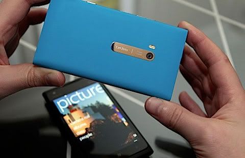 nokia-lumia-900-1.jpg