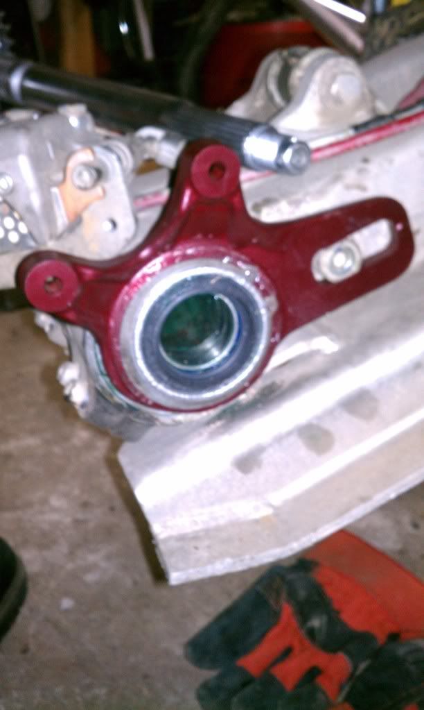 How to install and remove the rear bearings and axle on a Raptor 700