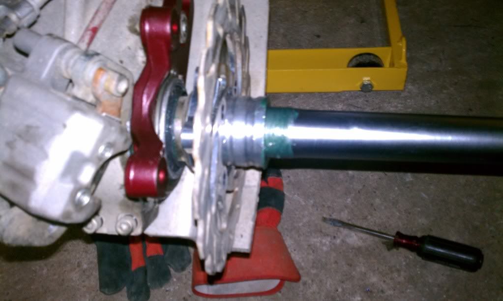 How to install and remove the rear bearings and axle on a Raptor 700